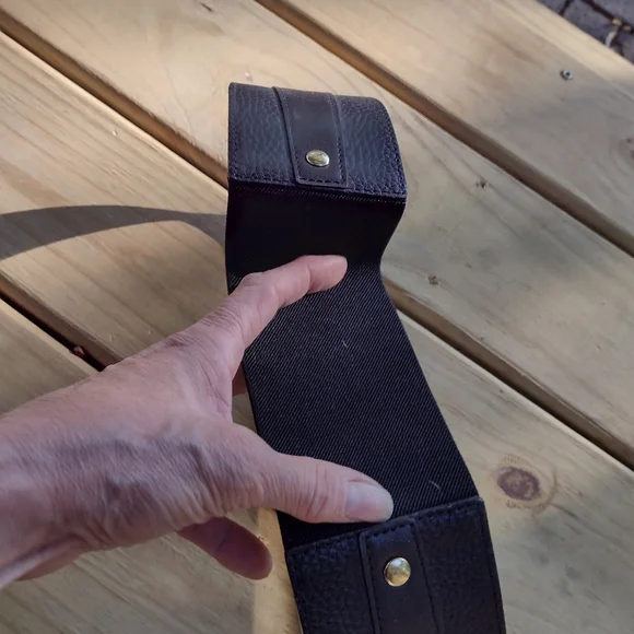 Medium black and gold belt from the Limited leather, waist cinch, mint condition - Picture 5 of 8